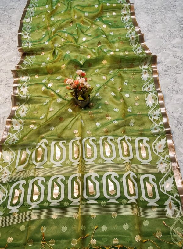 Graceful Green Handcrafted Masline Silk Jamdani Saree with Zari Butti Design and Border