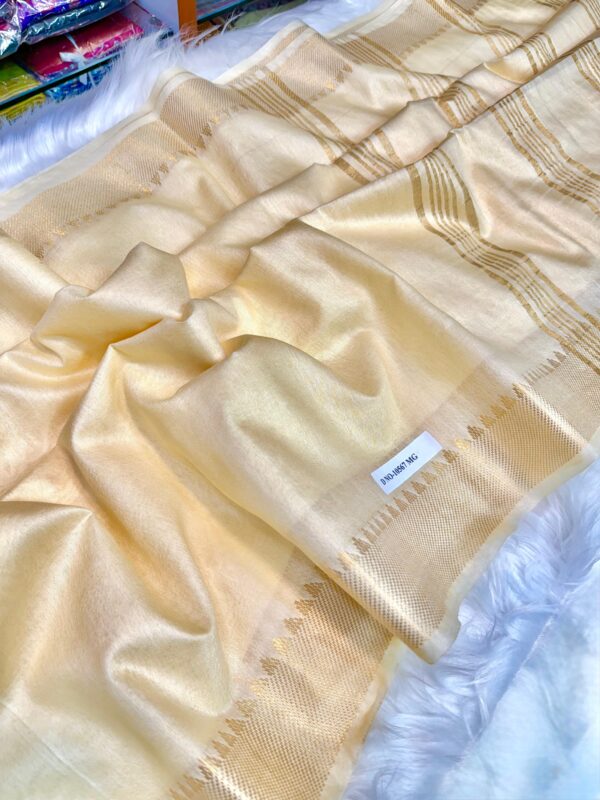 Exquisite Handcrafted Cream Bapta Tasar Mangalgiri Saree with Delicate Zari Accents