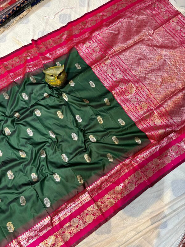 Handcrafted Mahabalipuram Silk Saree – Bottle Green Body with Magenta Pink Zari Border & Rich Pallu (with Blouse Piece)