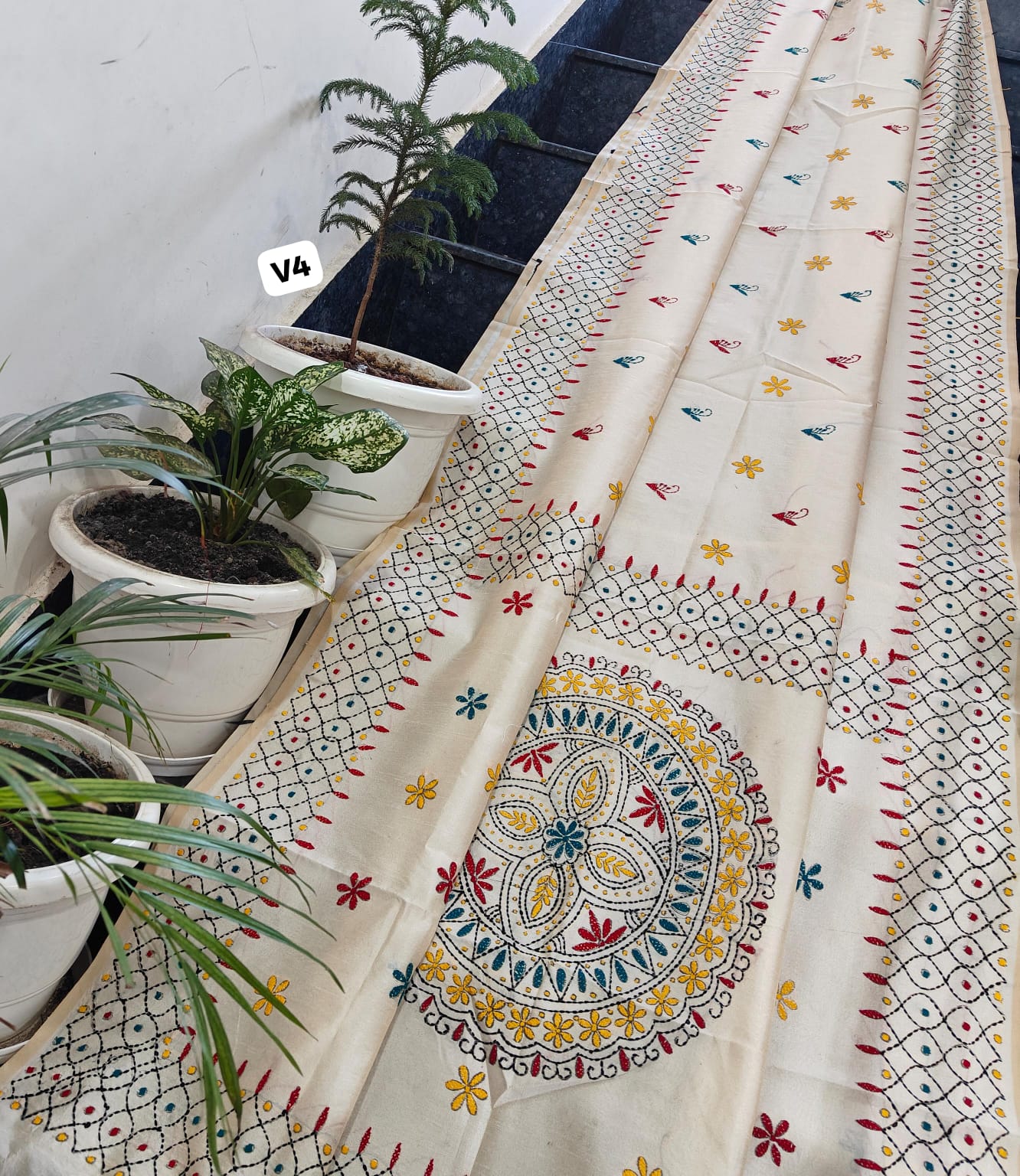 Ivory Chanderi Hand Phulkari Saree with Lattice Border & Floral Mandala Pallu