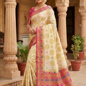 Elegant Cream Bangalore Dola Silk Saree with Pink Contrast Border & Golden Zari Butti – Handcrafted Wedding & Festive Wear with Blouse Piece